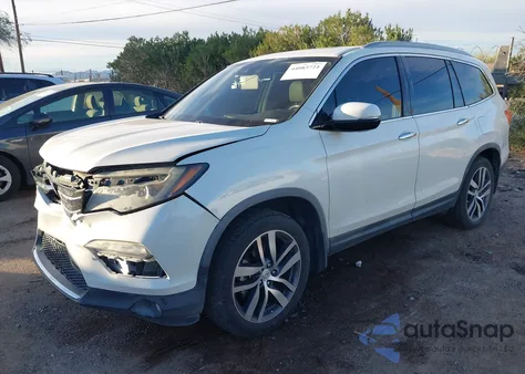 2017 Honda Pilot Touring z USA, uszkodzony, nr VIN 5FNYF6H92HB017760
